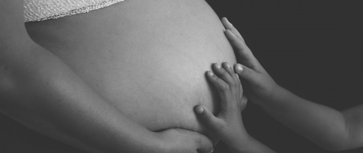 Séance grossesse et famille dans l’Ardèche