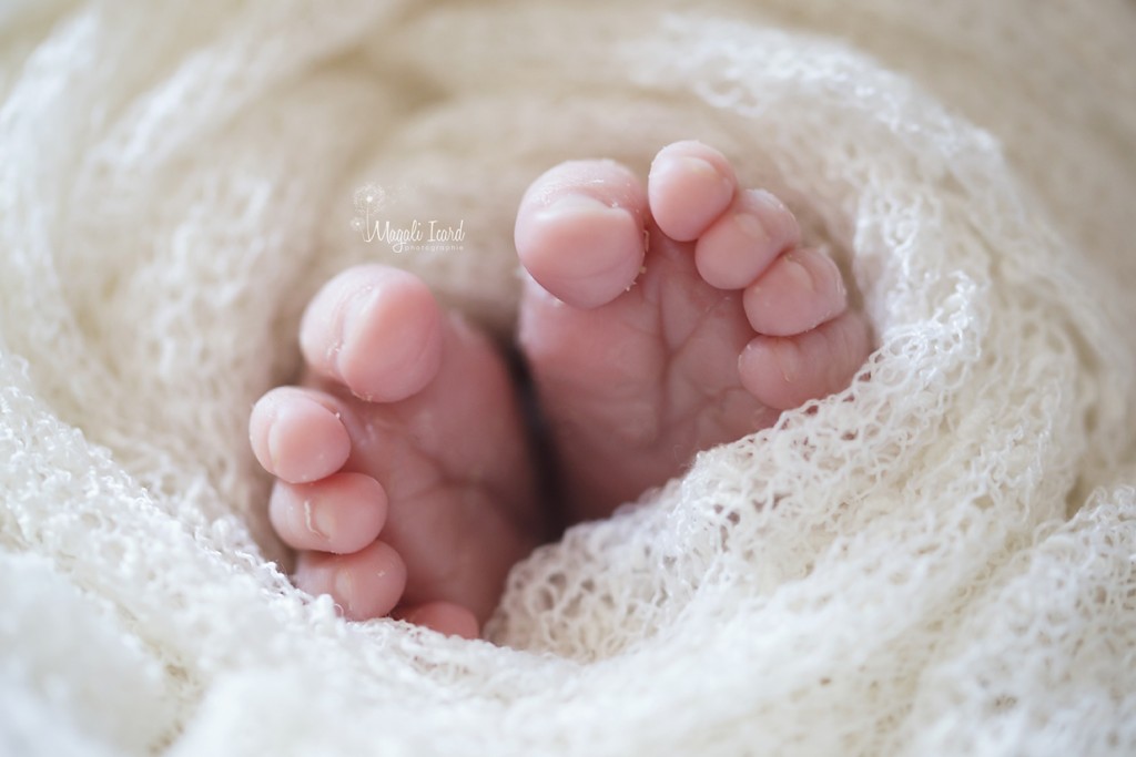 Photo de petits pieds de bébé enveloppés